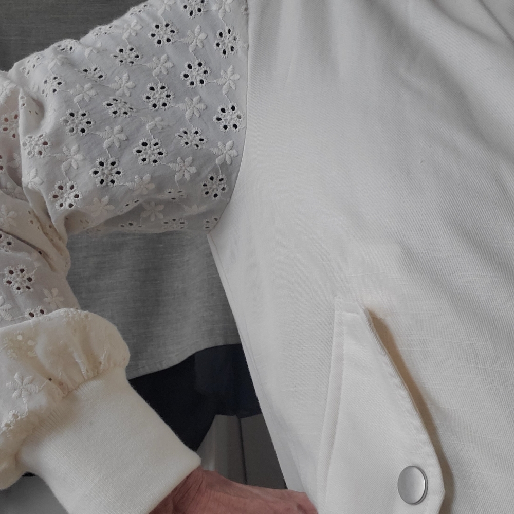 NWT   Off-White Jacket with Eyelet Sleeves